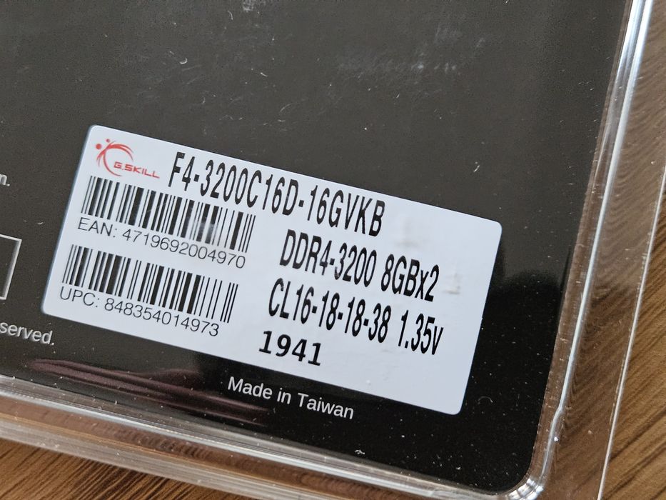 Pamięć RAM DDR4 G.SKILL 16 GB (2x8 GB) 3200 MHz CL16 Ripjaws V Black