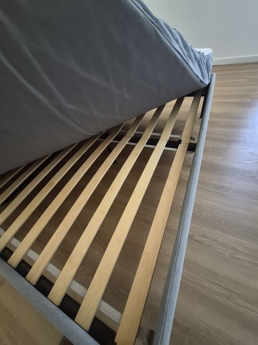 Vendo Cama e colchão