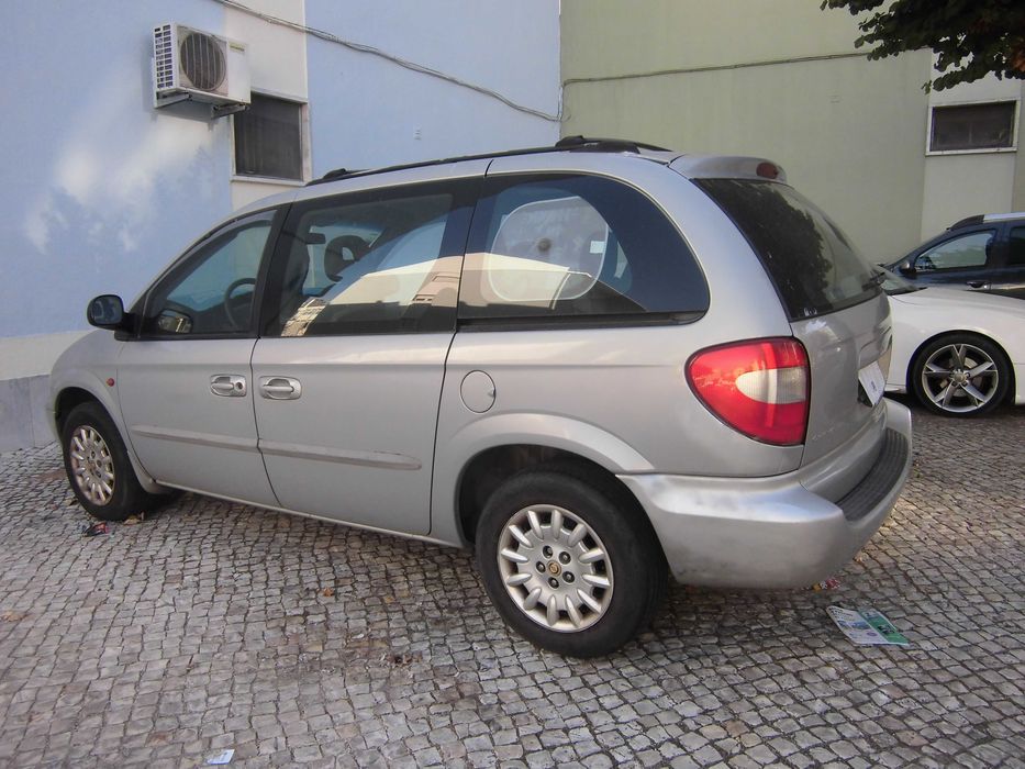 CHRYSLER VOYAGER em  otimas condiçóes vendo porque   fiquei com outra viatura comprei.a com 20.000klm e está impecavel motor e acessorios