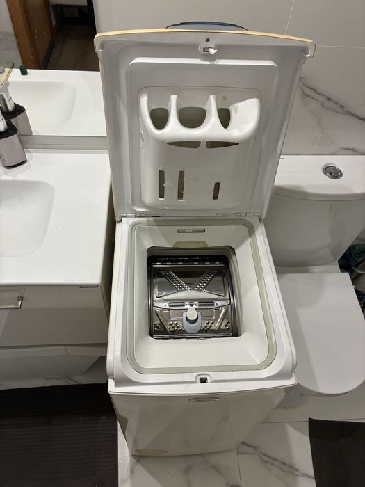 Máquina de Lavar Roupa WhirlPool Slim