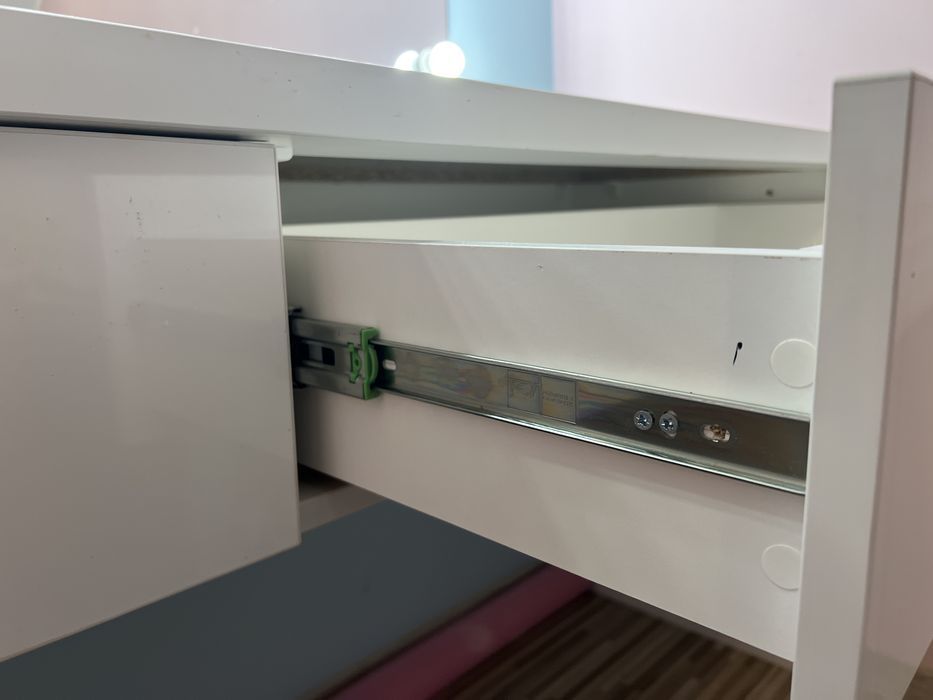 Duży stół/toaletka do makijażu z dwoma szufladami