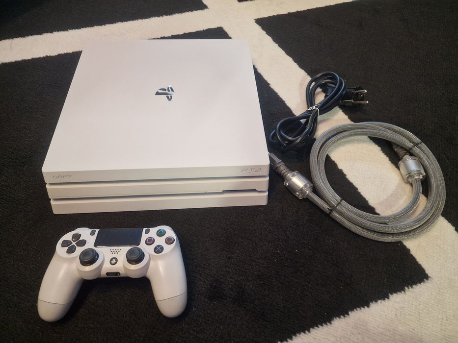 OKAZJA piekna zadbana PS4 PRO w bialym kolorze + Oryg Pad bialy