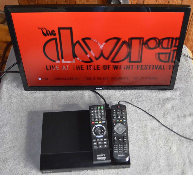 Telewizor Led Philips DVB-T2 , odtwarzacz DVD DVP3880 +Piloty