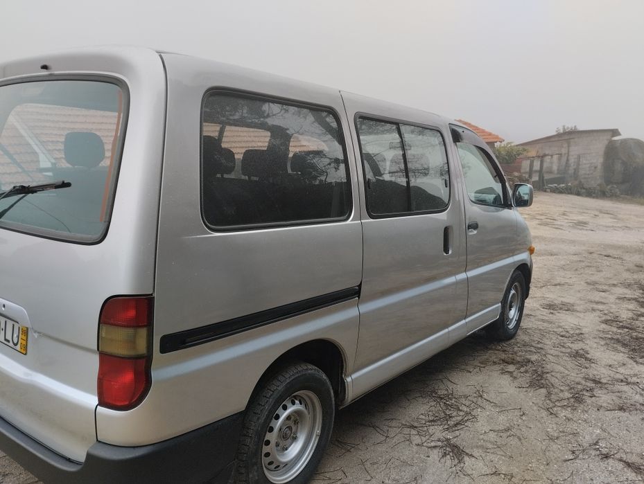 Toyota hiace 9 lugares