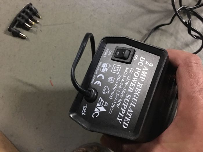 Power Supply MW de 2 amperes regulável a 4,5V, 6V, 7,5V, 9V e 12V64575366442371121