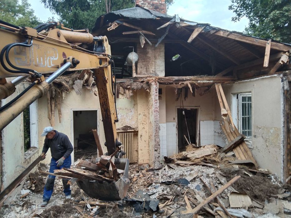 Rozbiórki wykopy wyburzenia piach ziemia kruszywo.