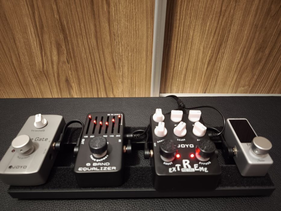 Efekty do gitary elektrycznej +pedalboard podłoga z  pokrowcem - kpl.