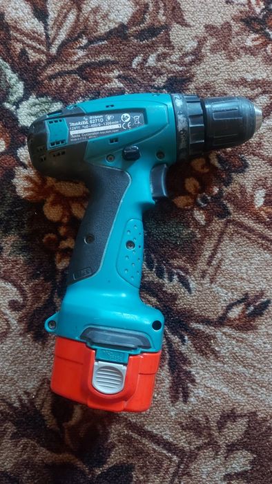 Шуруповерт Makita