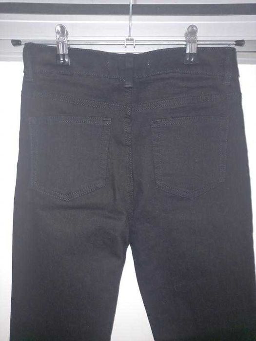 Черные джинсы скинни