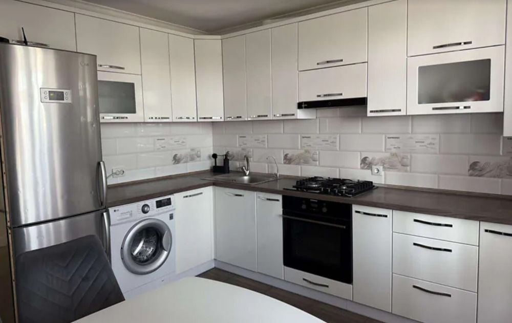 Продаж 2к квартири 50 кв. м на вул. Тролейбусна