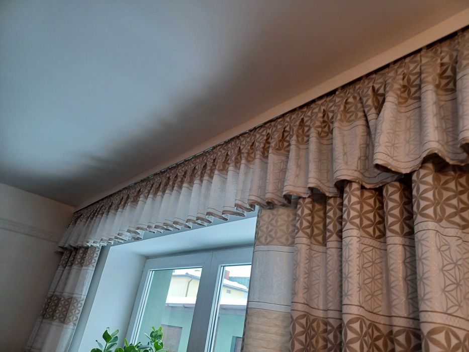 Lambrekin  dł 7m jak nowy na taśmie marszczonej zasłona  beżowy elegan