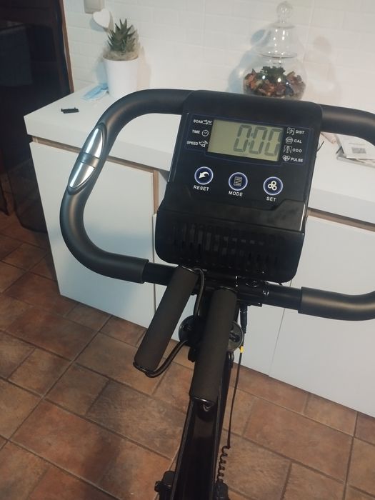 Bicicleta estática magnética dobrável Nova