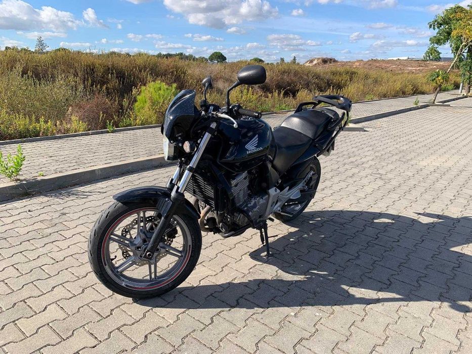 Mota Honda CBF 500 SA, em bom estado