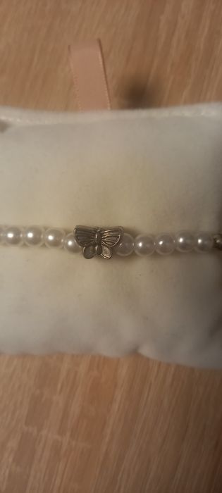 Piękna bransoletka z perełek motyl