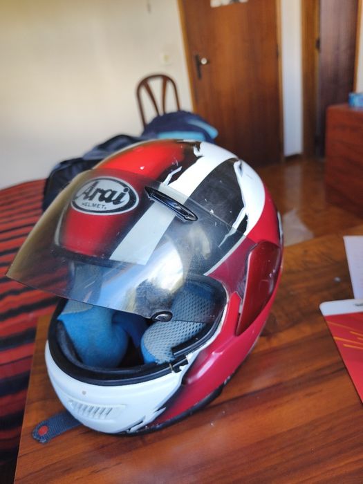 Capacete arai em segunda mão