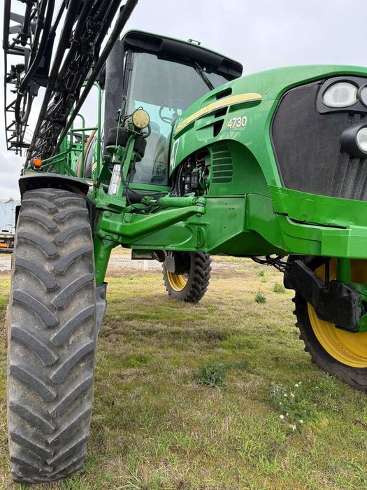 самохідний оприскувач John Deere 4730