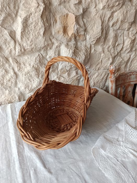 Cesta artesanal em vime