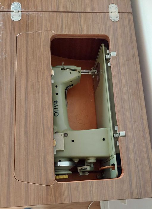 Máquina de costura Oliva