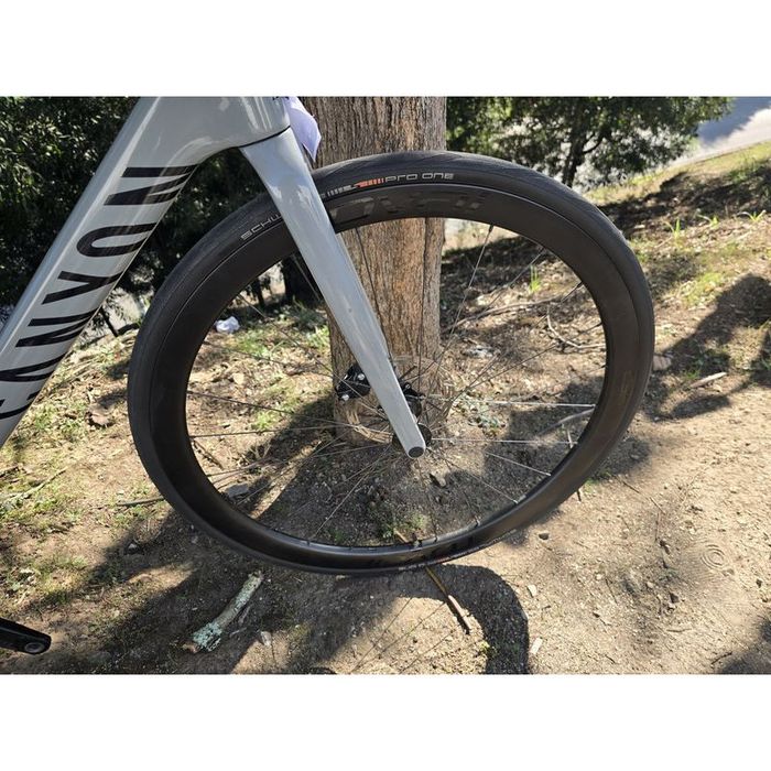 Bicicleta de carbono L com axs e rodas carbono
