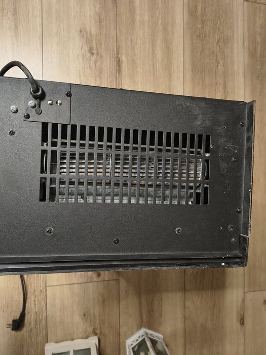 Kominek elektryczny z funkcją grzania BENRAAD