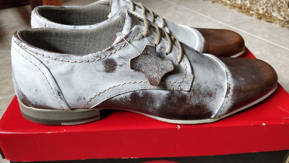 Sapatos AM 43 em pele vintage