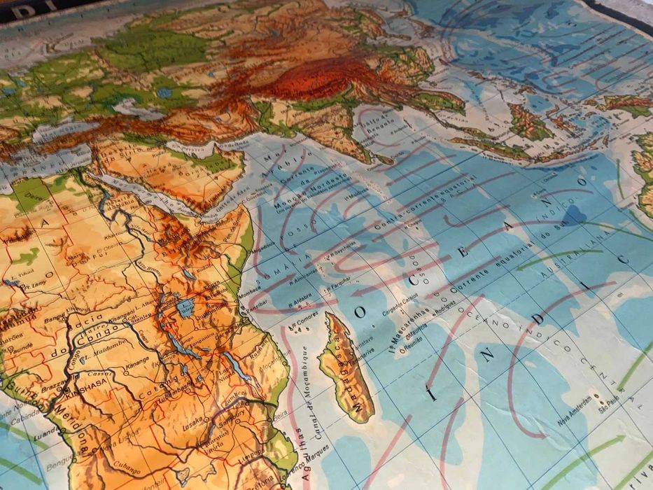 Compartilhar Mapa do mundo escolar original da década de 1970 Tecnodidactica Lisboa