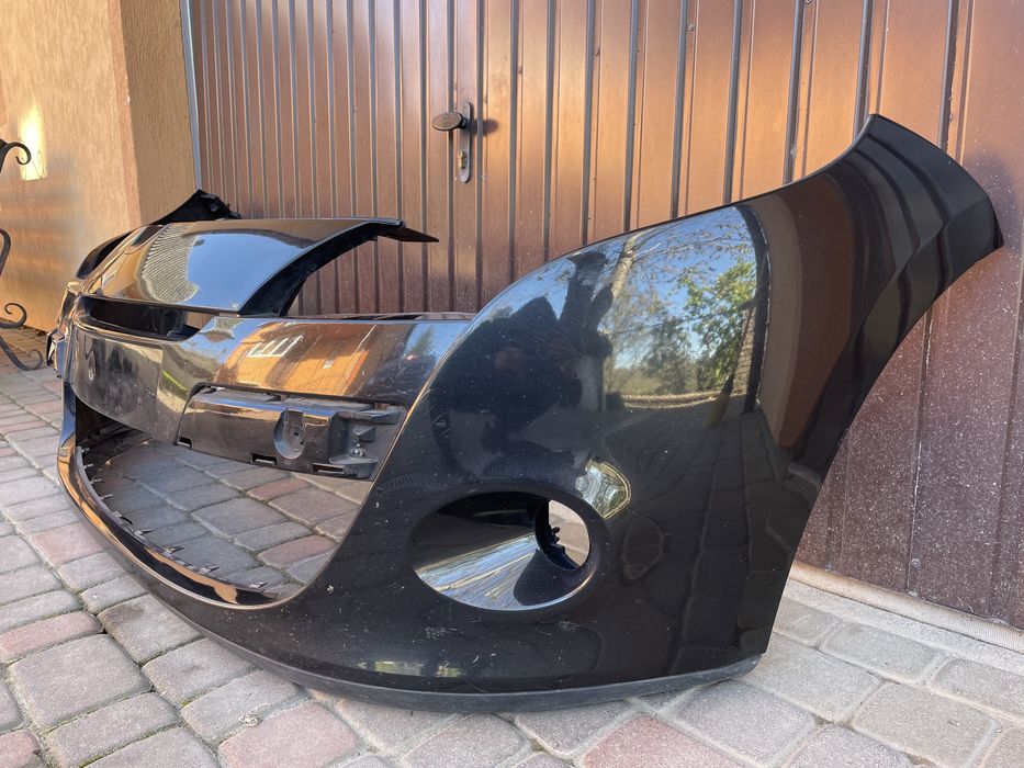 Передній бампер Renault Magane 3 2009 рік