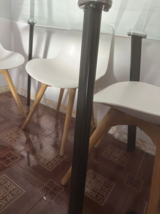 Mesa de jantar de vidro