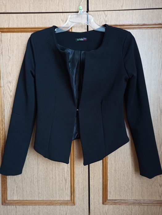 Czarny elegancki Żakiet