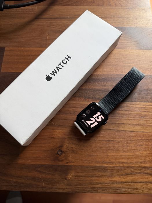 Apple Watch SE 2023 44mm Aluminio meia noite