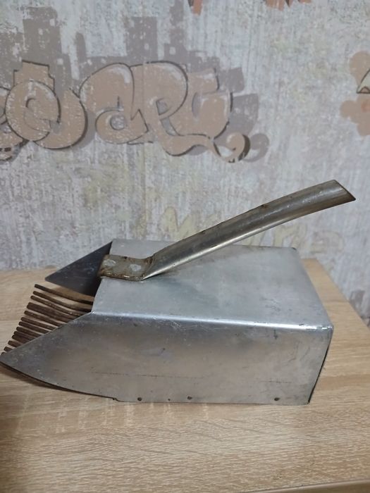 Продам гребінець для збирання ягід.