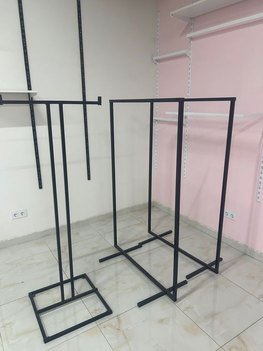 Торгове обладнання для магазину одягу