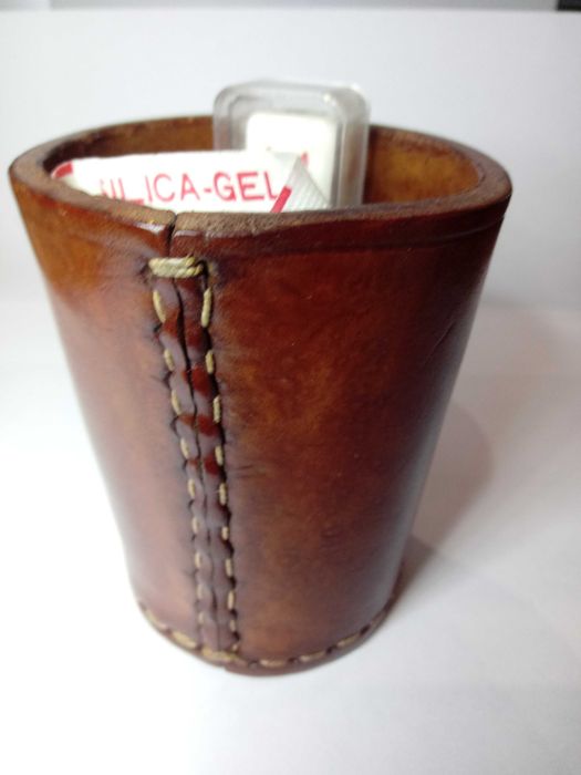 Copo em Cabedal para Jogos de dados