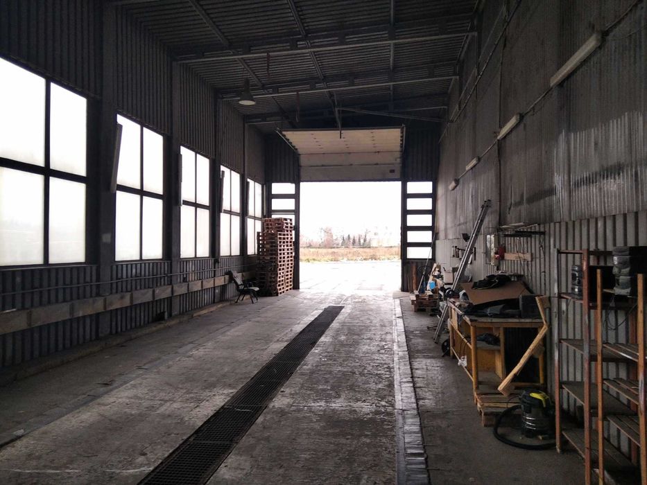 Hala 210m2 + magazyn 52 m2 + 3 miejsca parkingowe TIR