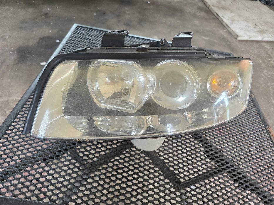 lampa lewa przód przednia Audi a4 b6 02 rok Europa oryginalna 2.0 benzyna