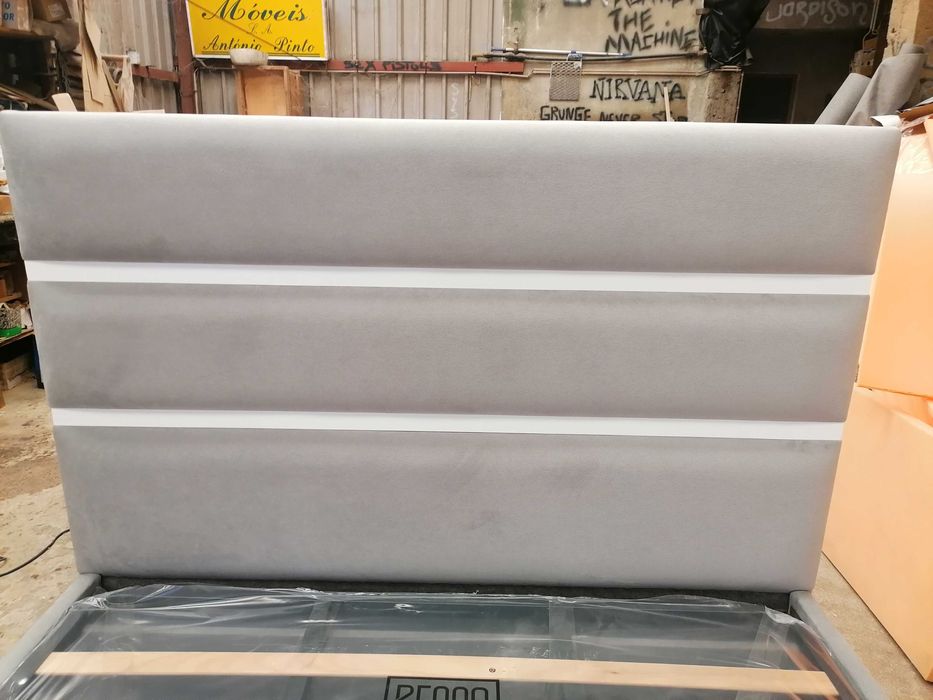 Cama estofada tecido