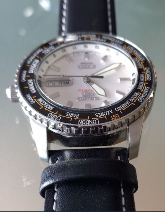 Extremamente raro Relógio Seiko 5 Sport automatico. Escala mundial.