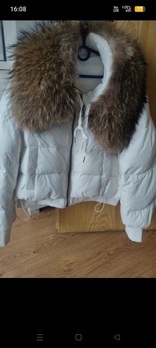 Biała piękna puchowa kurtka