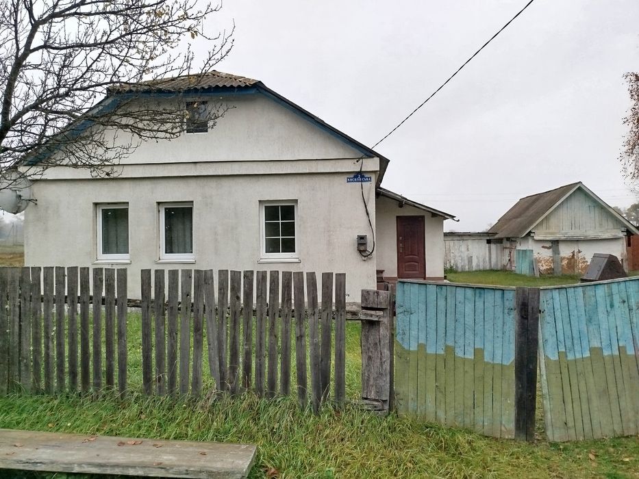 Цегляний будинок с. Різня, доглянутий, чистий, гарне місце, поряд ліс