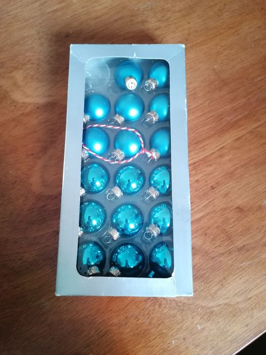 Caixa com bolas de Natal Azuis