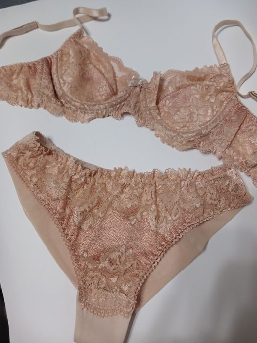 Нижнее белье трусики + бюстгальтер