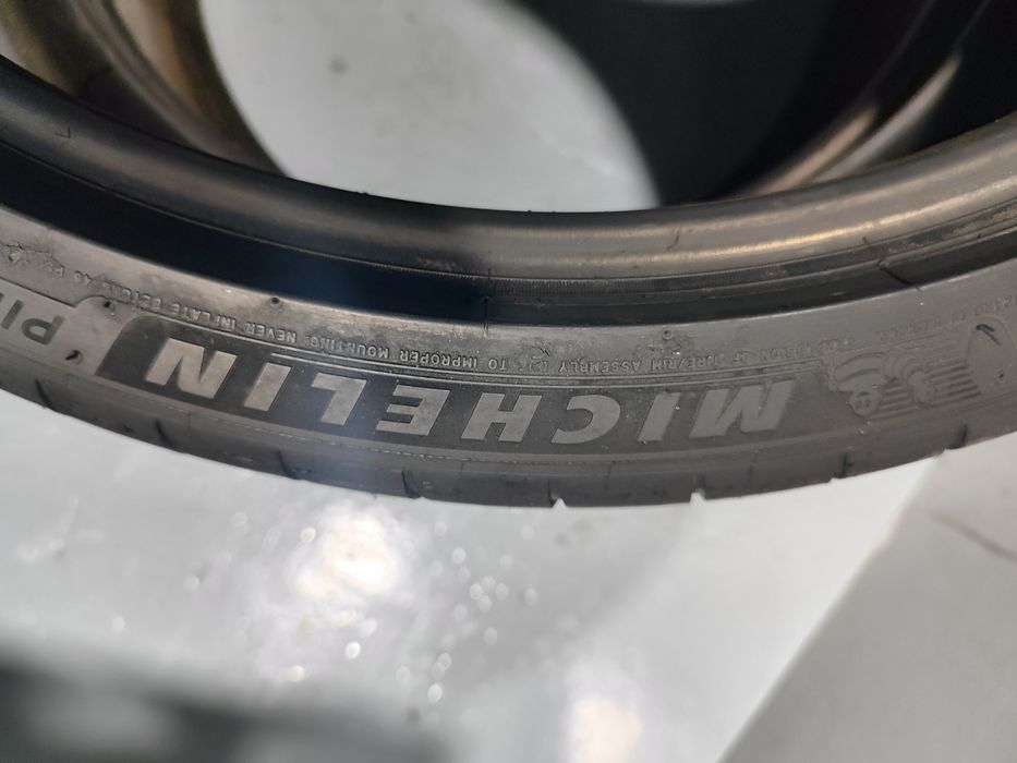 2 pneus semi novos 245-35R20 Michelin - Oferta dos Portes
