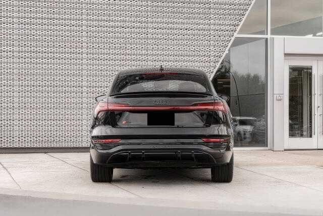 2024 Audi Q8 Sportback e-tron quattro Prestige S line