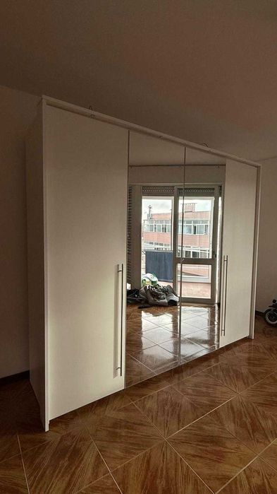 Roupeiro 255 cm com espelhos e iluminação LED