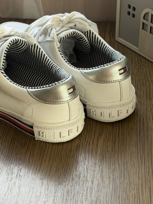 Шкіряні кеди / кроси tommy hilfiger 38р