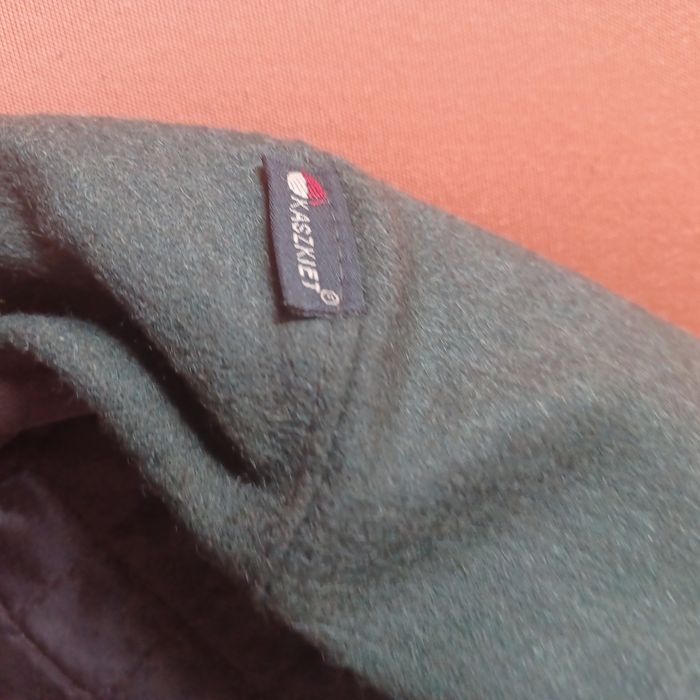 Kaszkiet wełniany z kieszonką na suwak jak nowy XL/ 60 cm