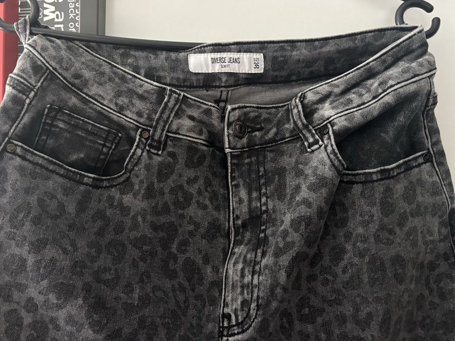 Skinny jeansy Diverse