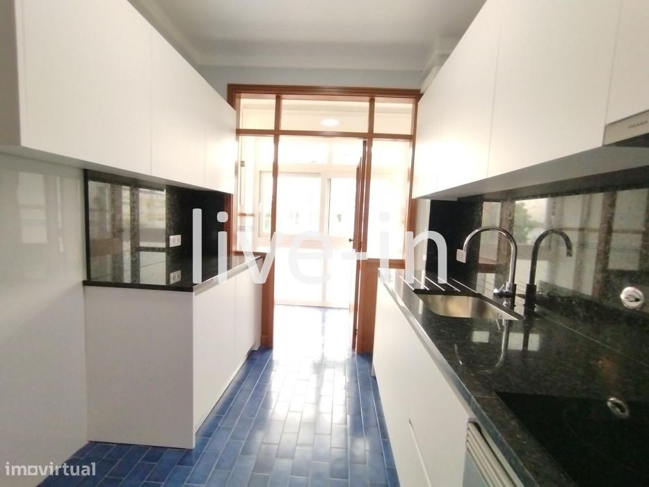 Apartamento T3 junto à Escola Mário Sacramento