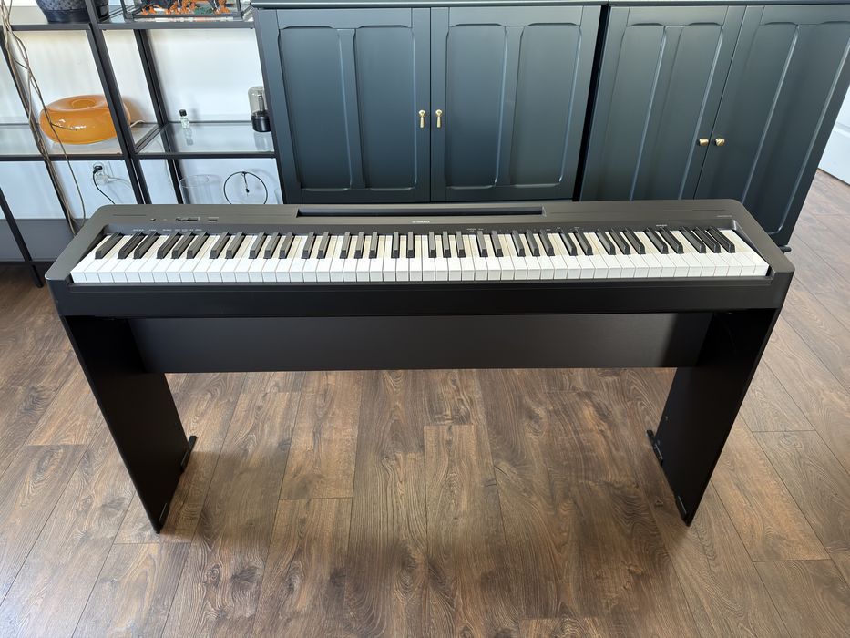 Yamaha P-145B + statyw L-100B – stan jak nowy, komplet