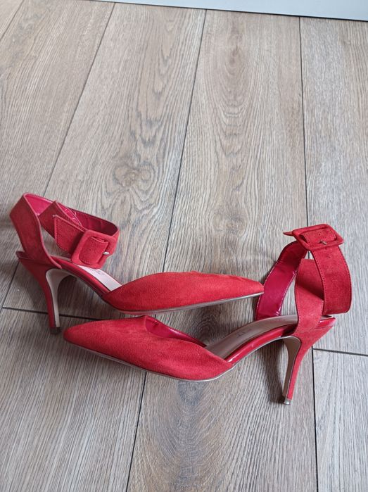 Czerwone szpilki widefit